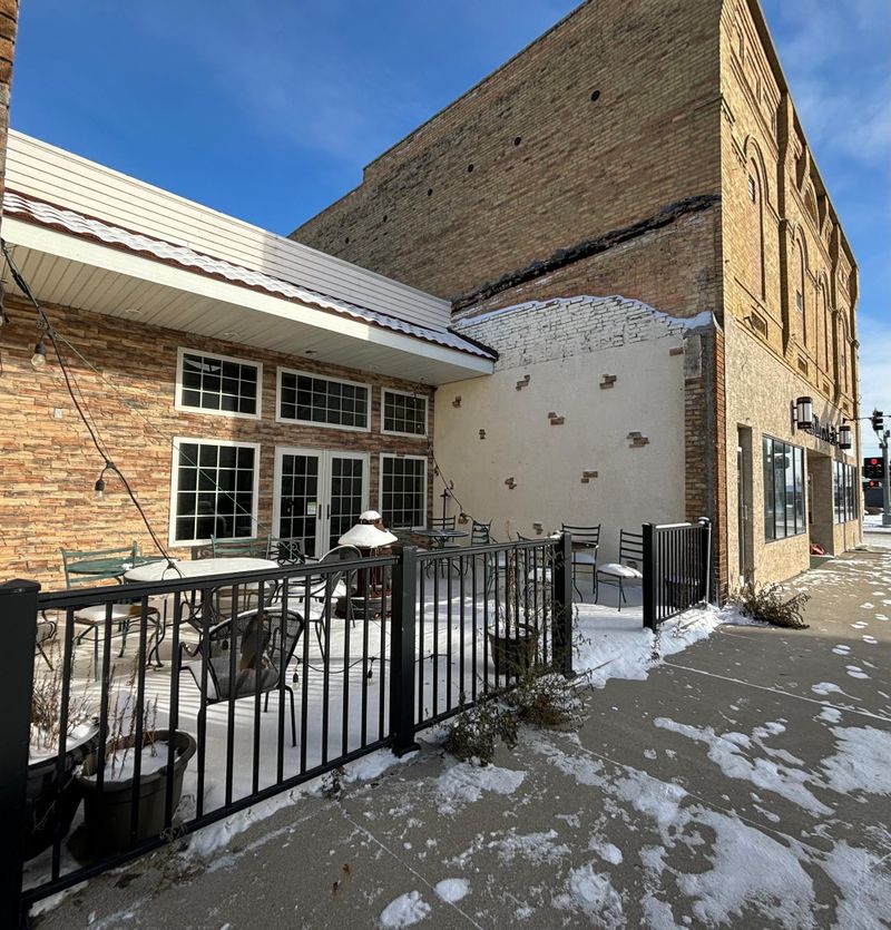 506 Atlantic Ave, Morris, MN 56267
