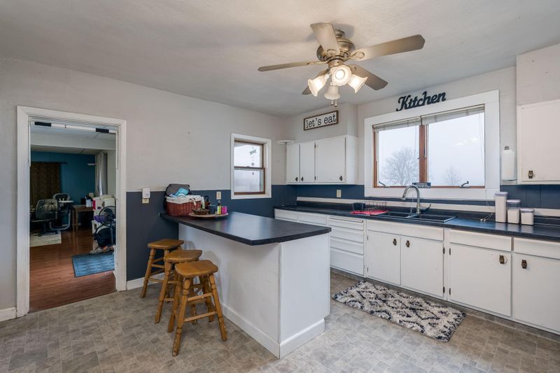 303 Hilltop St, Vernon Center, MN 56090