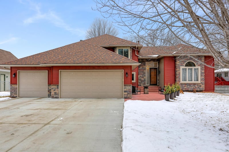 8752 Norwood Ln N, Osseo, MN 55369