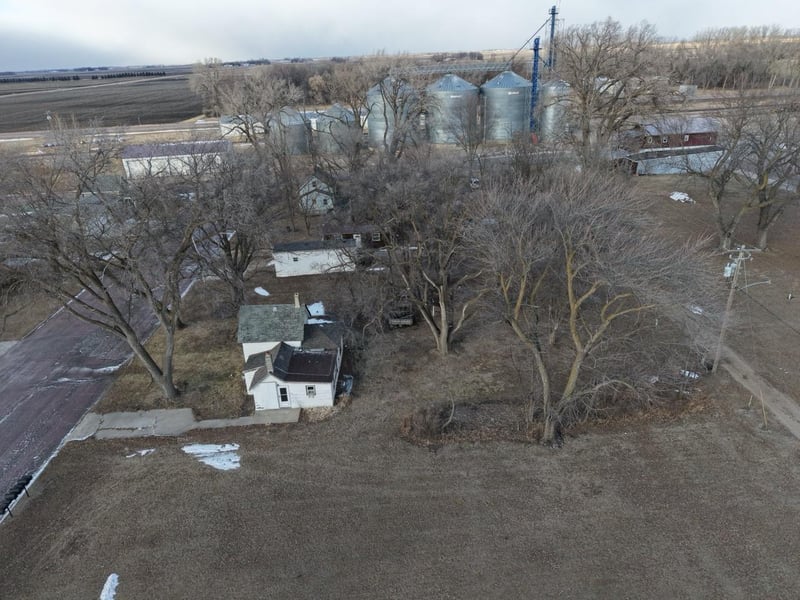 175 Cottonwood, Revere, MN 56166