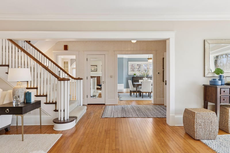 2508 W Lake Of The Isles Pw, Minneapolis, MN 55405