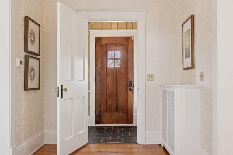2508 W Lake Of The Isles Pw, Minneapolis, MN 55405