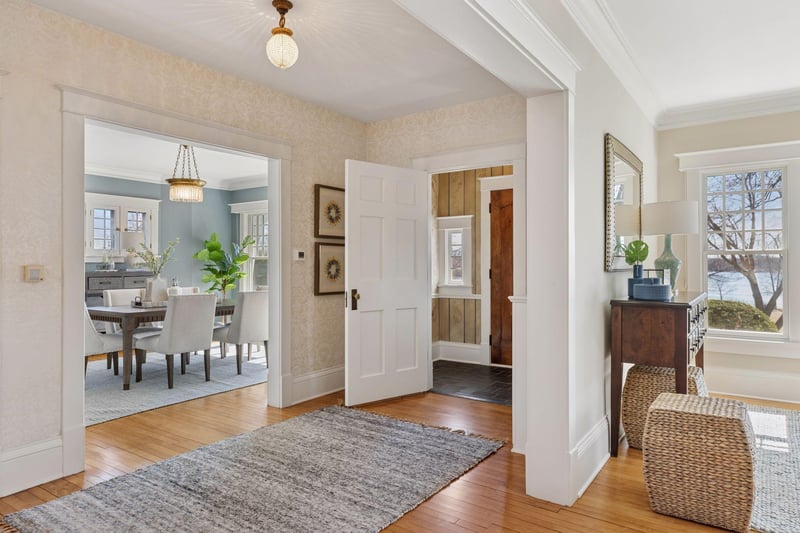 2508 W Lake Of The Isles Pw, Minneapolis, MN 55405
