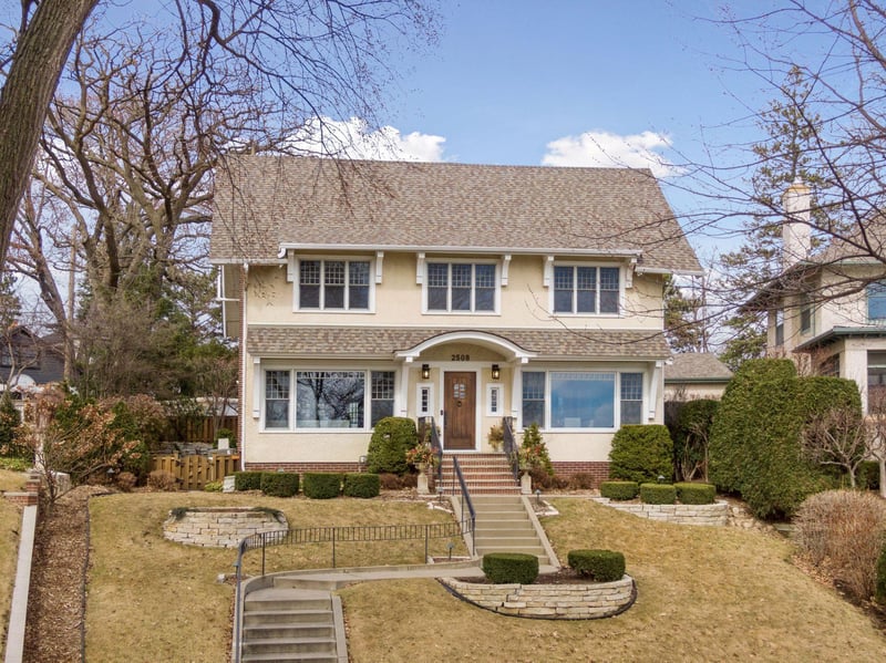 2508 W Lake Of The Isles Pw, Minneapolis, MN 55405