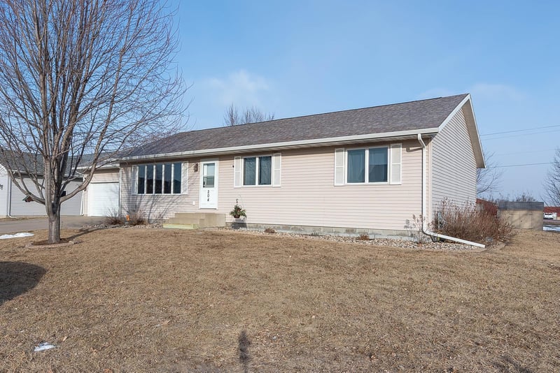 204 4th St, Nicollet, MN 56074