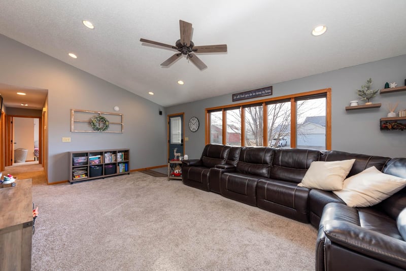 204 4th St, Nicollet, MN 56074