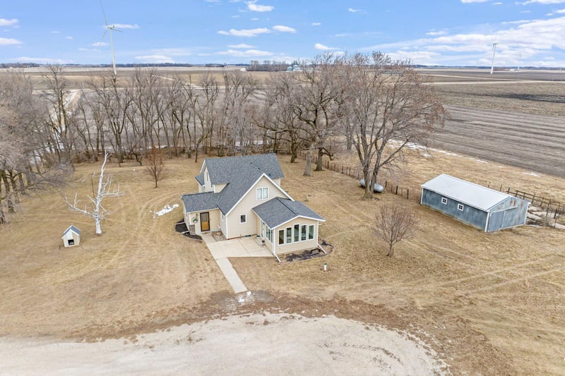 32632 85th St, Blue Earth, MN 56013