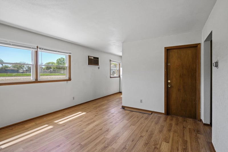611 2nd St SE, Osseo, MN 55369