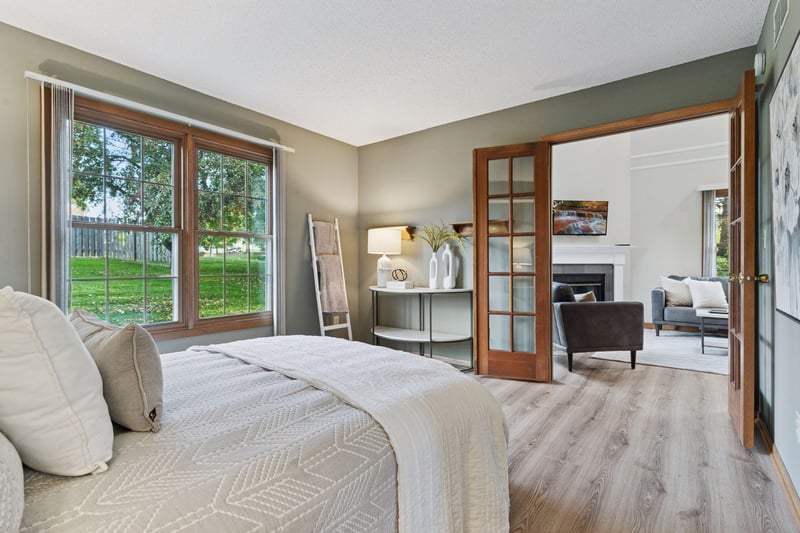 1652 Rose Hill Cir, Lauderdale, MN 55108