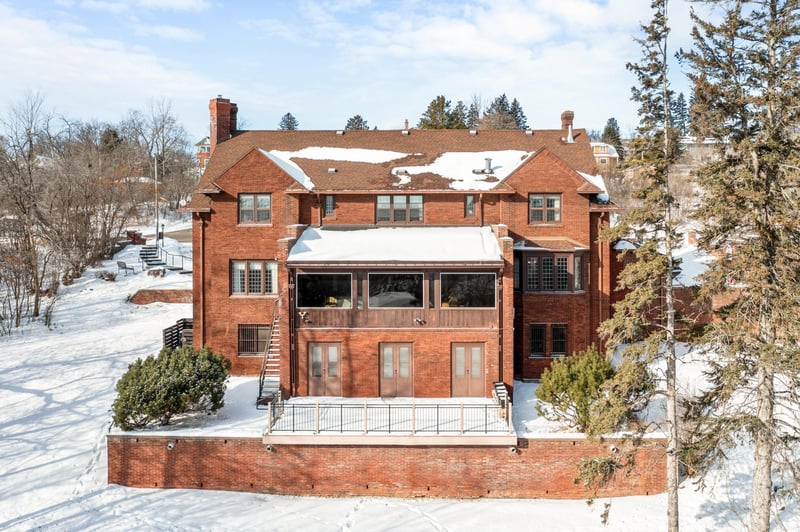 2400 E Superior St, Duluth, MN 55812