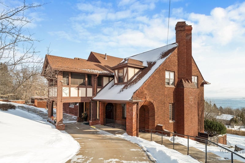 2400 E Superior St, Duluth, MN 55812
