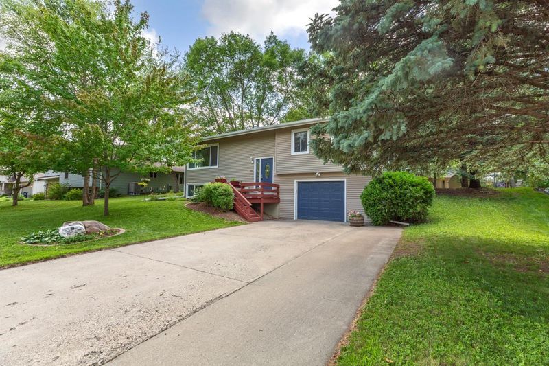 1802 Mckinley Dr, Northfield, MN 55057