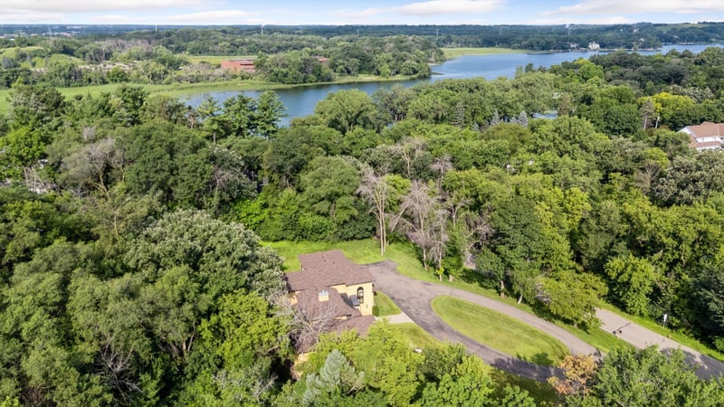 7260 Willow Creek Rd, Eden Prairie, MN 55344