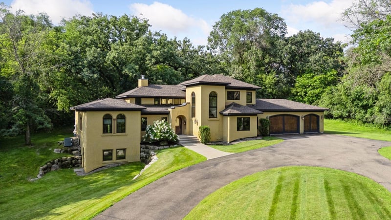 7260 Willow Creek Rd, Eden Prairie, MN 55344