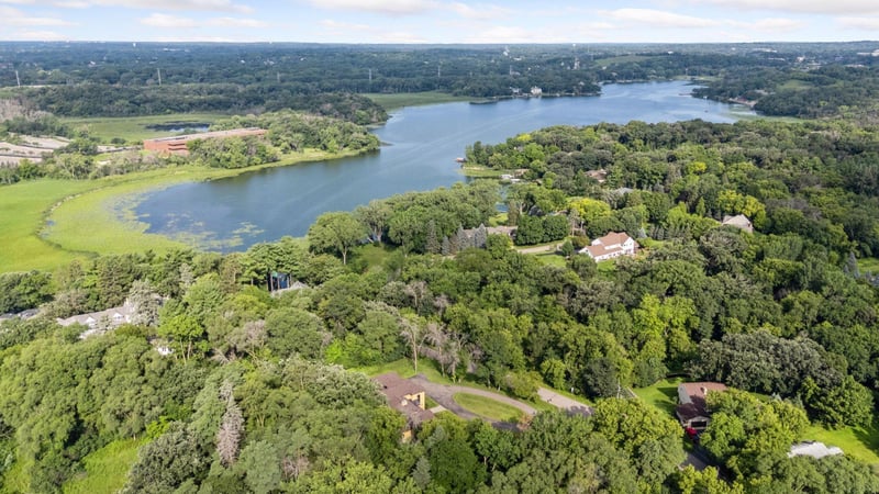 7260 Willow Creek Rd, Eden Prairie, MN 55344
