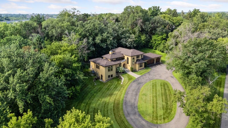 7260 Willow Creek Rd, Eden Prairie, MN 55344