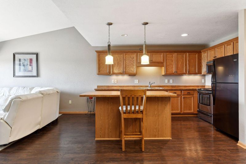 1331 Lake Dr W #A311, Chanhassen, MN 55317