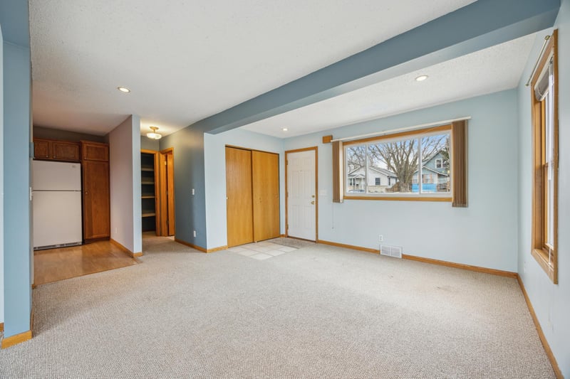 1803 Walnut St, Lauderdale, MN 55113