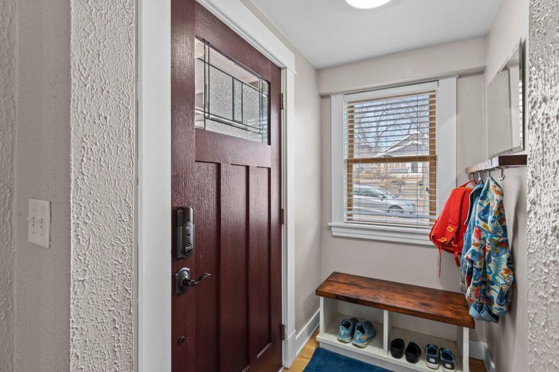 924 Lombard Ave, Saint Paul, MN 55105