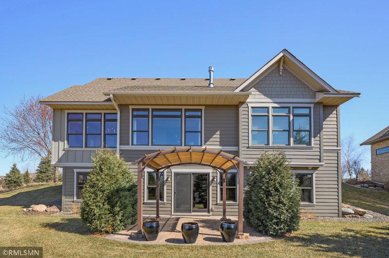 2 Osprey Ct, North Oaks, MN 55127