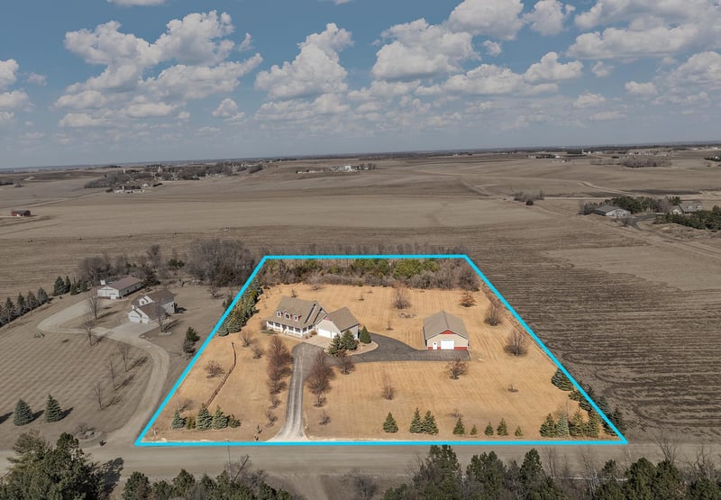 8893 250th St E, Hampton, MN 55031