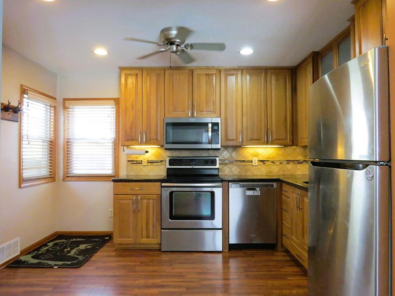 6880 Lakeview Dr, Circle Pines, MN 55014