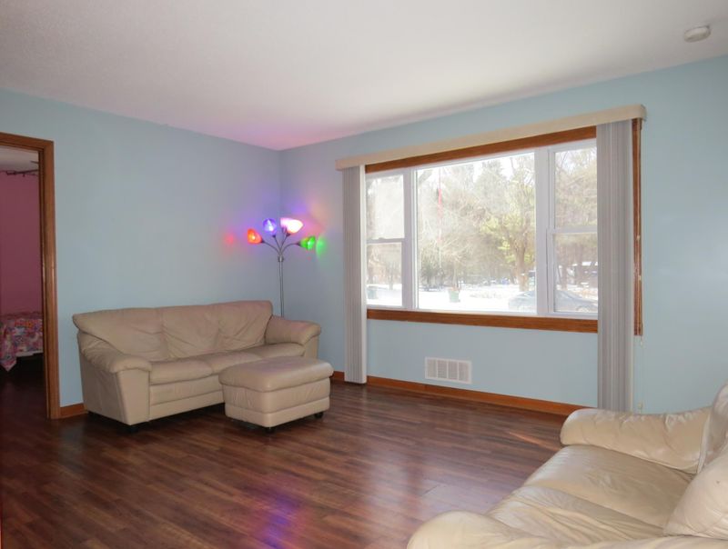 6880 Lakeview Dr, Circle Pines, MN 55014