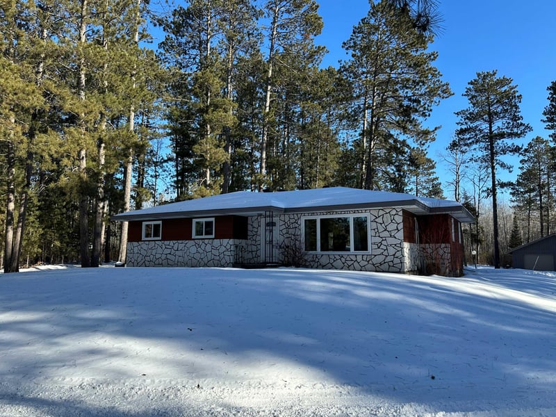 4668 Vermilion Trl, Gilbert, MN 55741