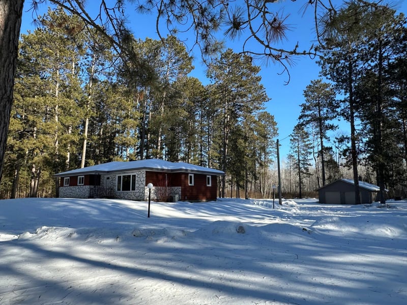 4668 Vermilion Trl, Gilbert, MN 55741