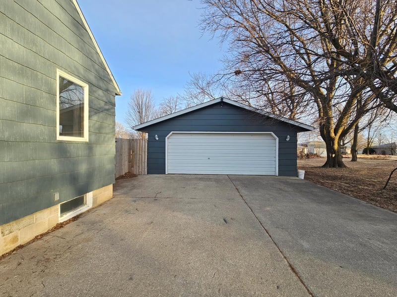 103 E 1st St, Elkton, MN 55933