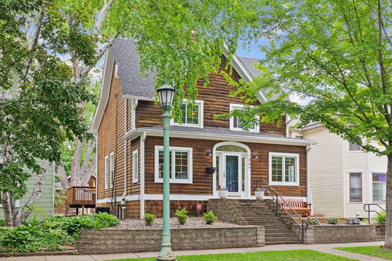 1989 Iglehart Ave, Saint Paul, MN 55104