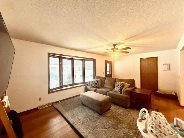 707 Hokah St N, Caledonia, MN 55921