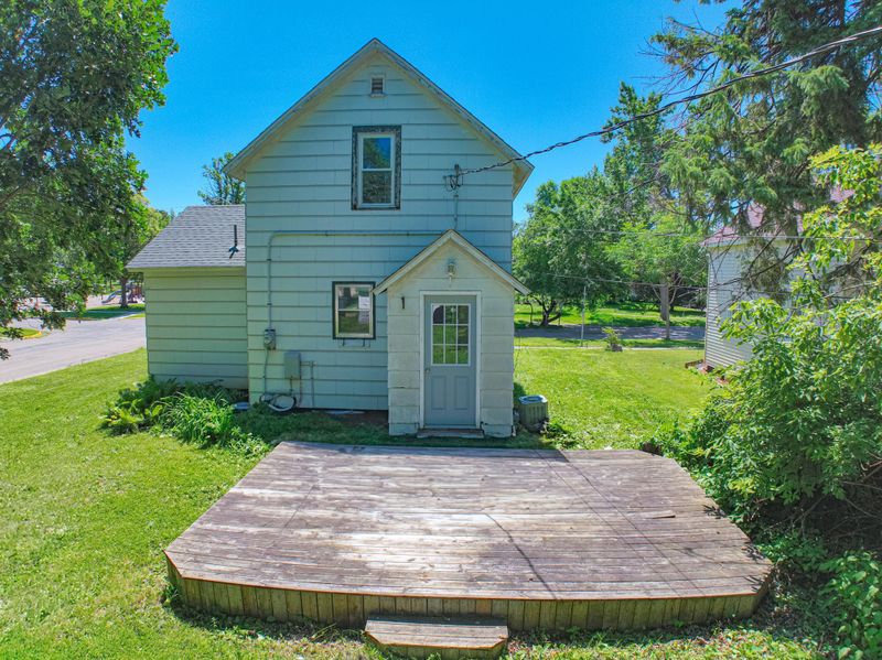 111 E 8th St, Morris, MN 56267