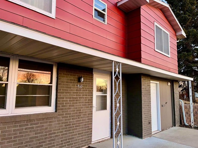 910 4th Ave, Madison, MN 56256