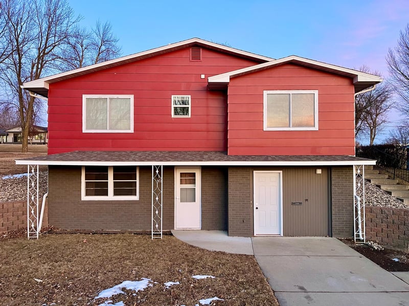 910 4th Ave, Madison, MN 56256