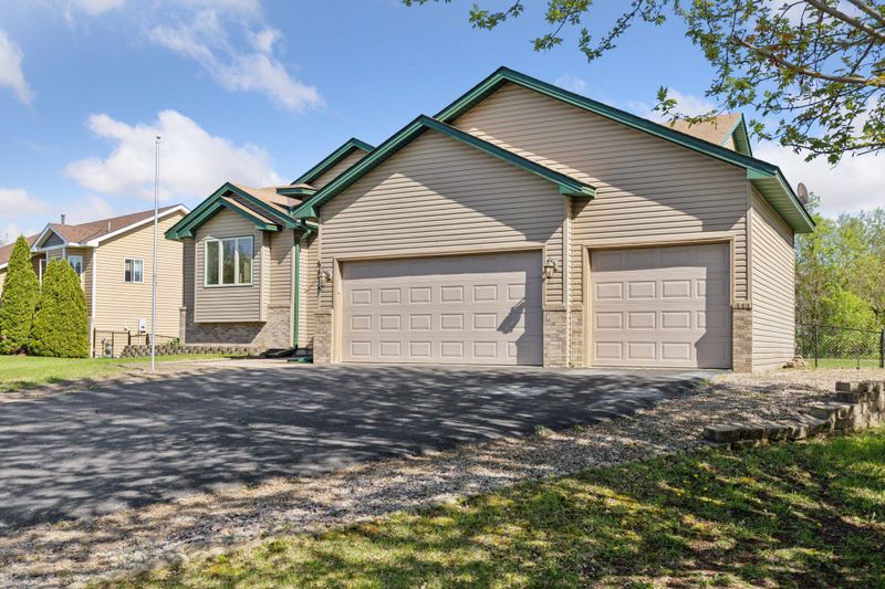 6431 150th St N, Hugo, MN 55038