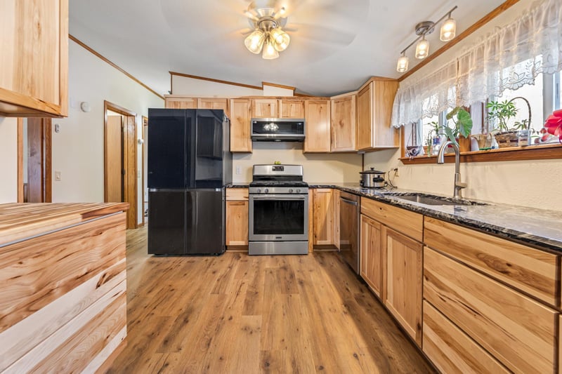 852 15th St, Clayton, WI 54004
