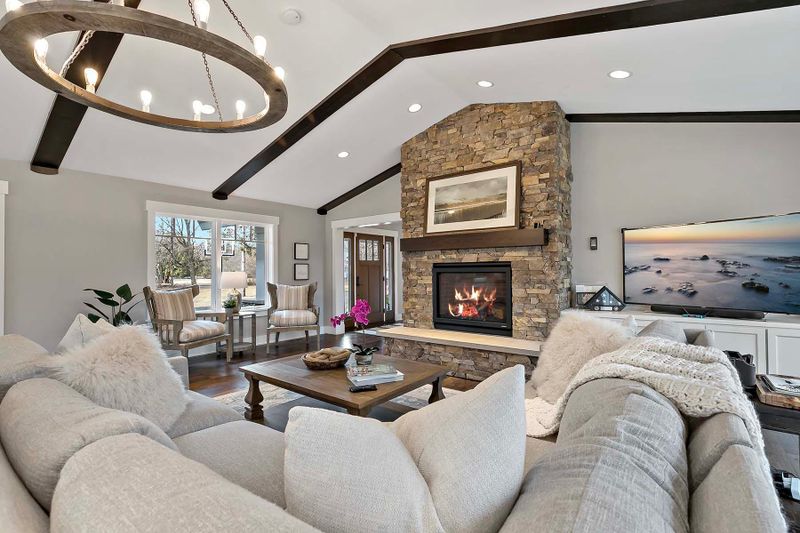 6135 Cathcart Dr, Excelsior, MN 55331