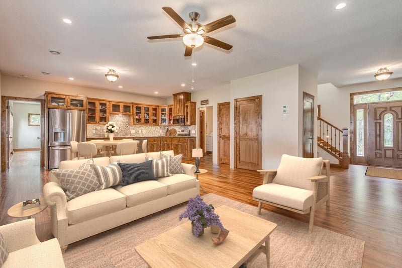 27953 Lakelawn Dr, Lindstrom, MN 55045