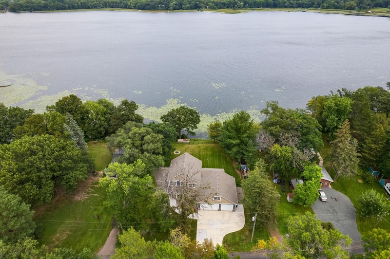 27953 Lakelawn Dr, Lindstrom, MN 55045
