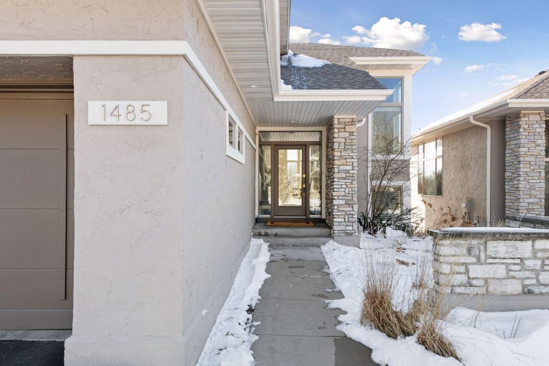 1485 Waterford Dr, Golden Valley, MN 55422