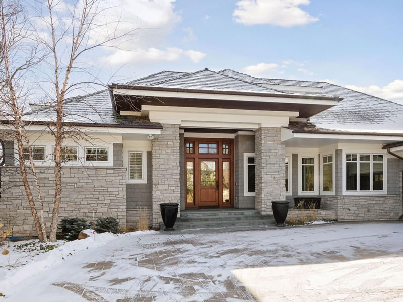 530 Locust Hills Dr, Wayzata, MN 55391