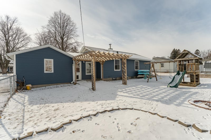 529 1st St, Fountain, MN 55935