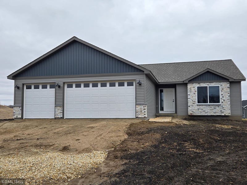 6 Marie Cir, Elysian, MN 56028