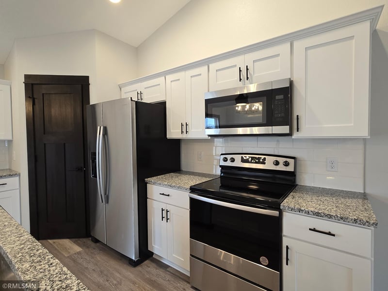 6 Marie Cir, Elysian, MN 56028
