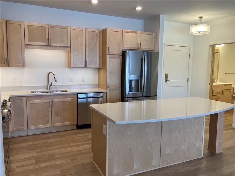 2350 Harbor Pl #212, Mound, MN 55364