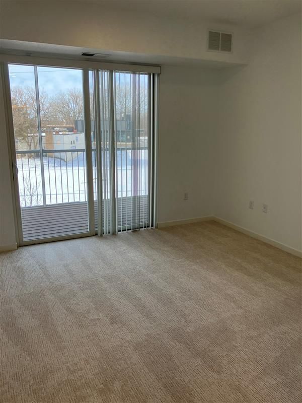 2350 Harbor Pl #212, Mound, MN 55364