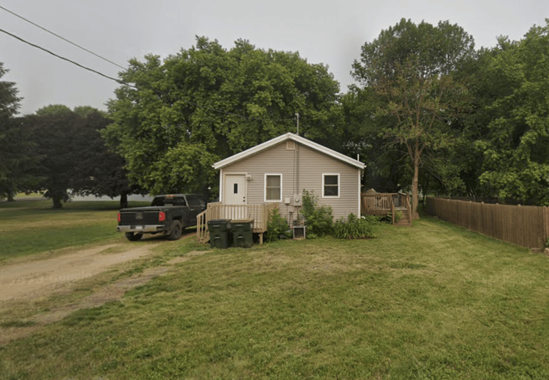 205 4th St NW, Elysian, MN 56028