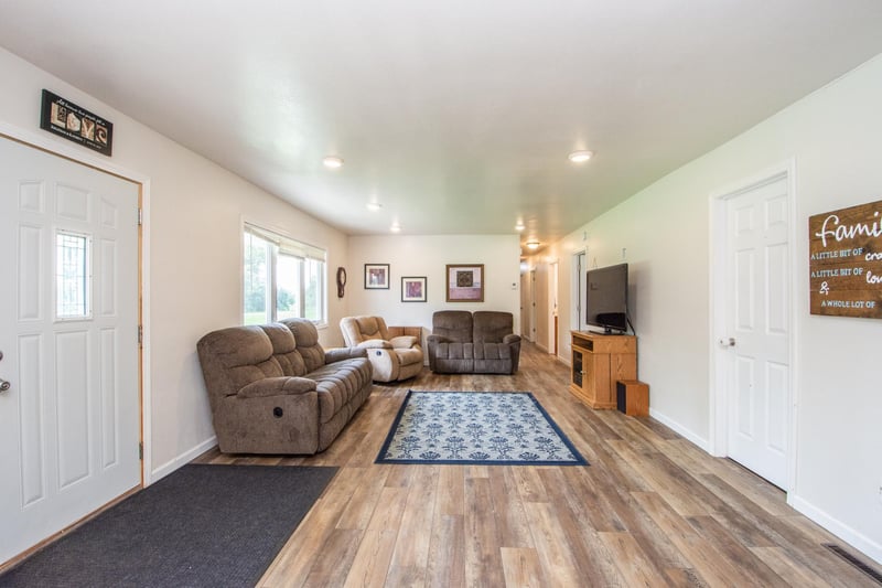 107 1st St, Campbell, MN 56522