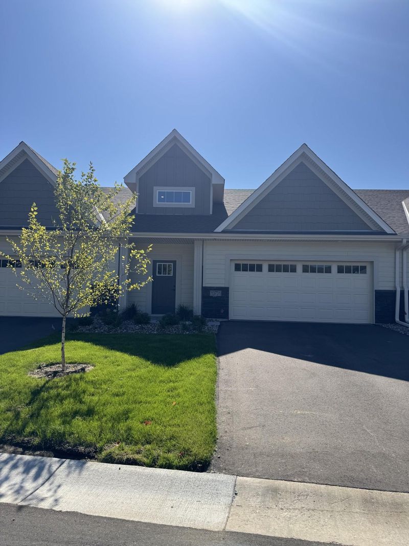 13731 Hollybrook Cir, Apple Valley, MN 55124